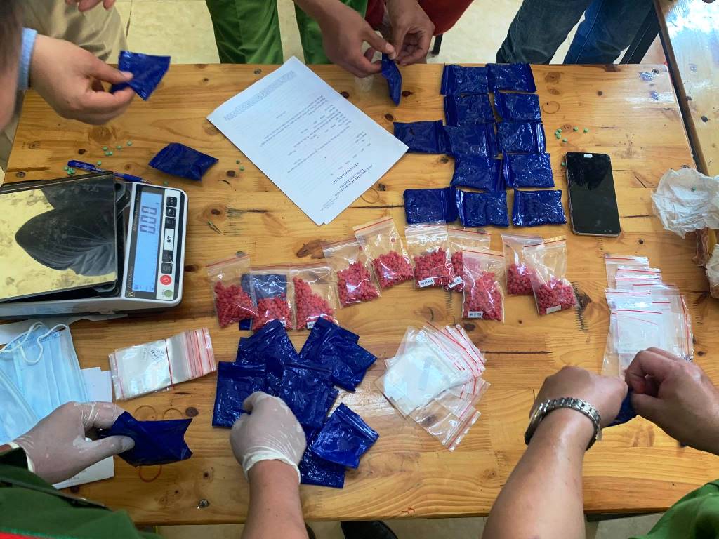 Điện Biên: Tiếp nhận 38 công dân nhập cảnh trái phép và bắt đối tượng mua bán 6.000 viên ma túy